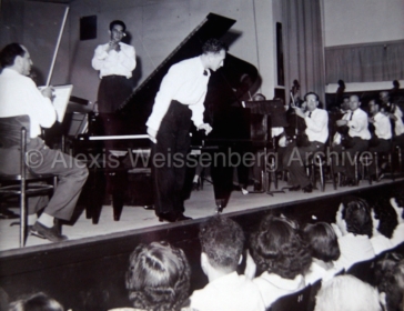 1950 Bowing to the audience in Israel