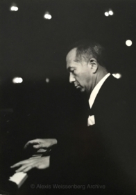 Portrait playing